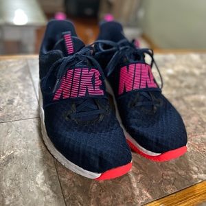 Women’s Nike shoes size 11